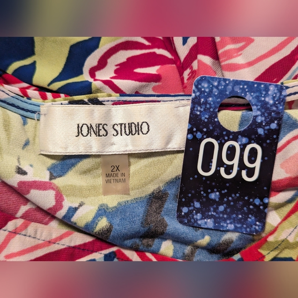 5/$25 Jones Studio Floral Top - Picture 4 of 5